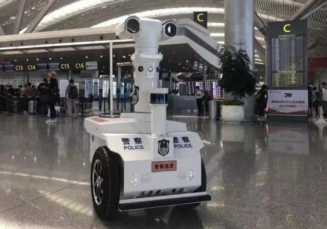 robot patrolujacy 5g